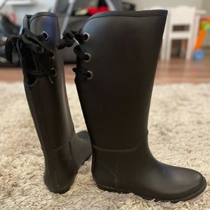 Black Ribbon-Back Rain Boots